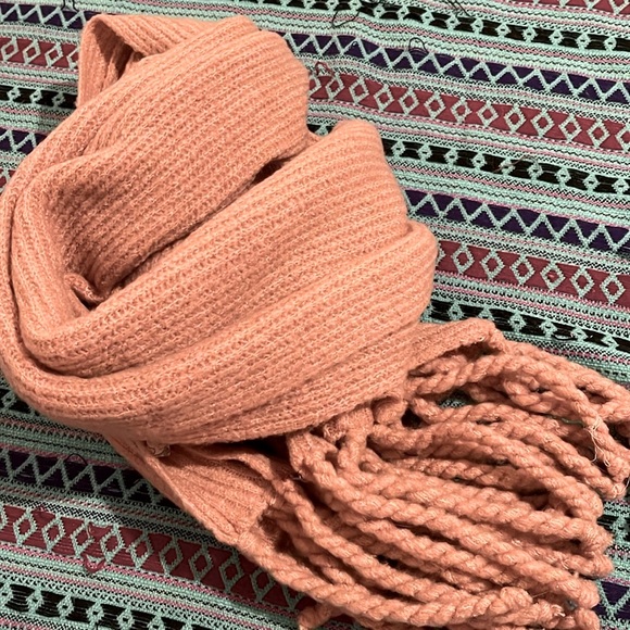 Free People Jayden ribbed fringe Scarf Blanket🧣 Oversized 🌸🌸🌸 Like NEW! COZY - Picture 3 of 5